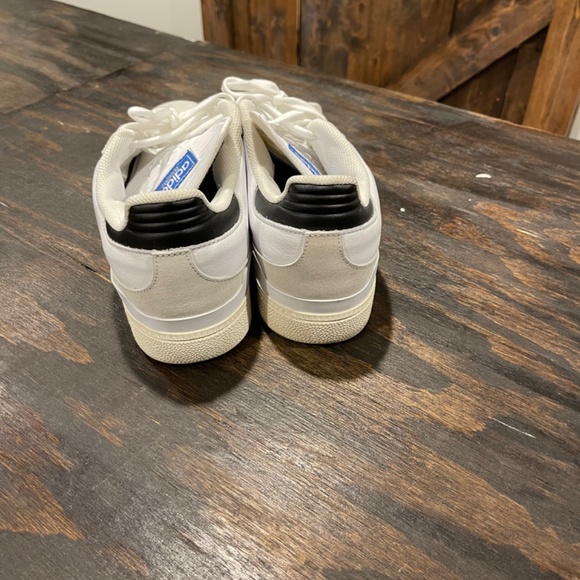 Men’s Adidas shoes size 13 - Picture 2 of 2